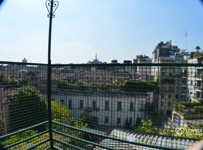 PENTHOUSE WITH 90 SQM TERRACE AND AMAZING VIEW ON DUOMO CATHEDRAL!